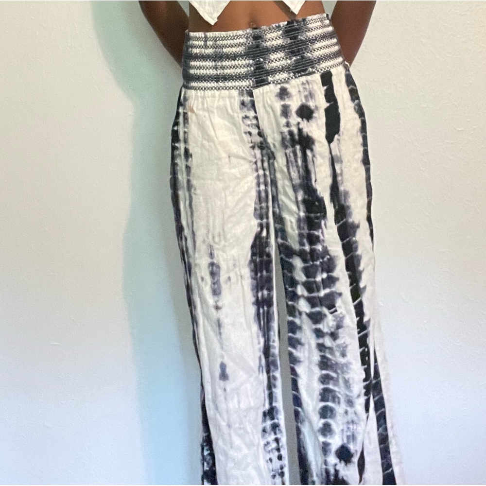 Black and white wide leg pants